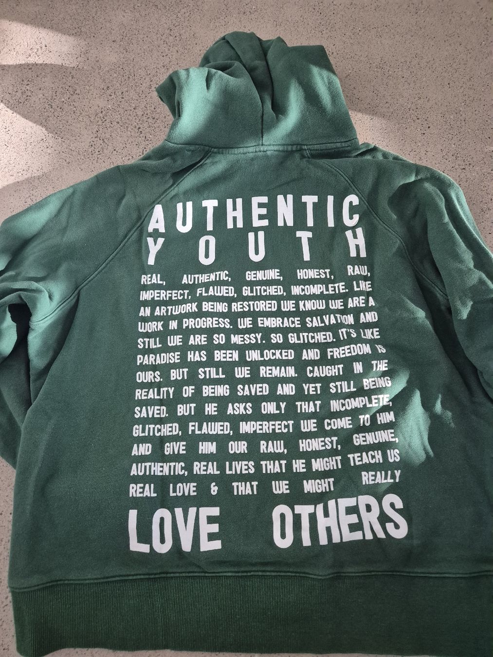 Pullover & Sweatshirts: Grüner Hoodie – Gebraucht aus Schlieren von nat_76vd 2