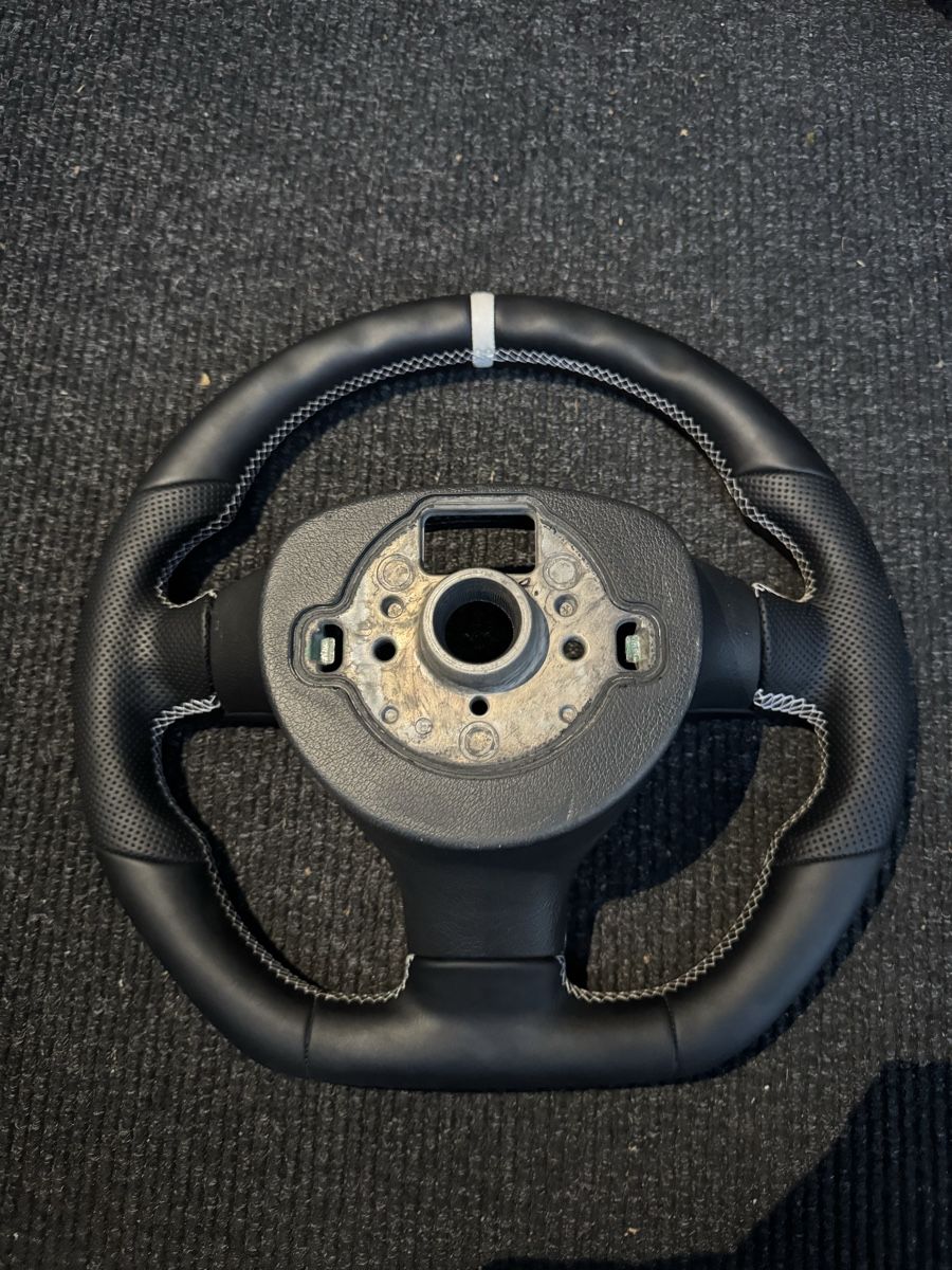 VW Toutes les pièces auto: Golf 5 Lenkrad Individual – D'occasion à Volketswil par TopDealszh 2
