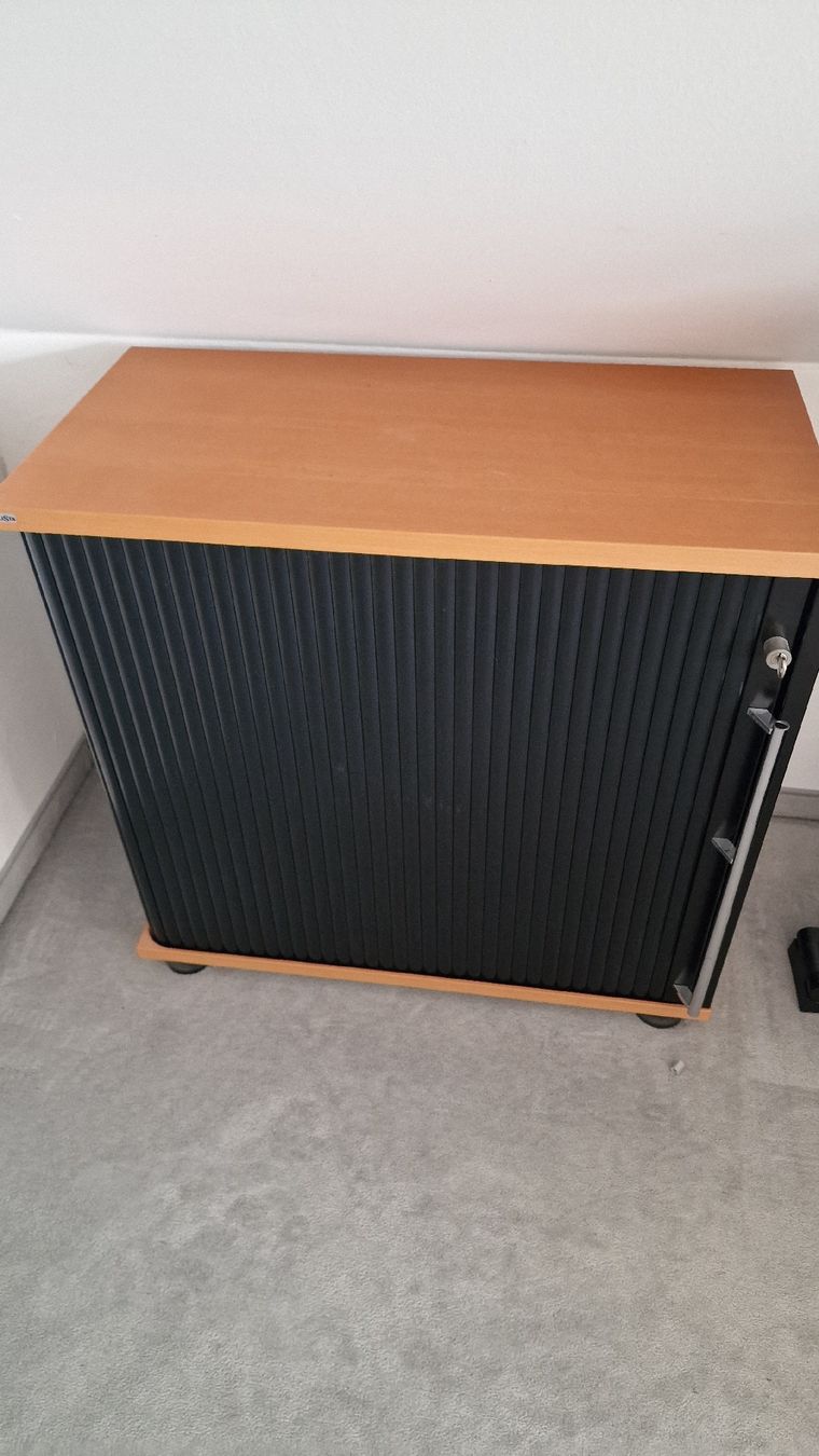 Lista Bureaux: Büro Eckschreibtisch mit Rollcontainer und Rollcontainer  – D'occasion à Herisau par Antiques.AR 3