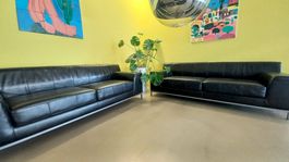 4 schwarze Ledersofas verfügbar (IKEA)
