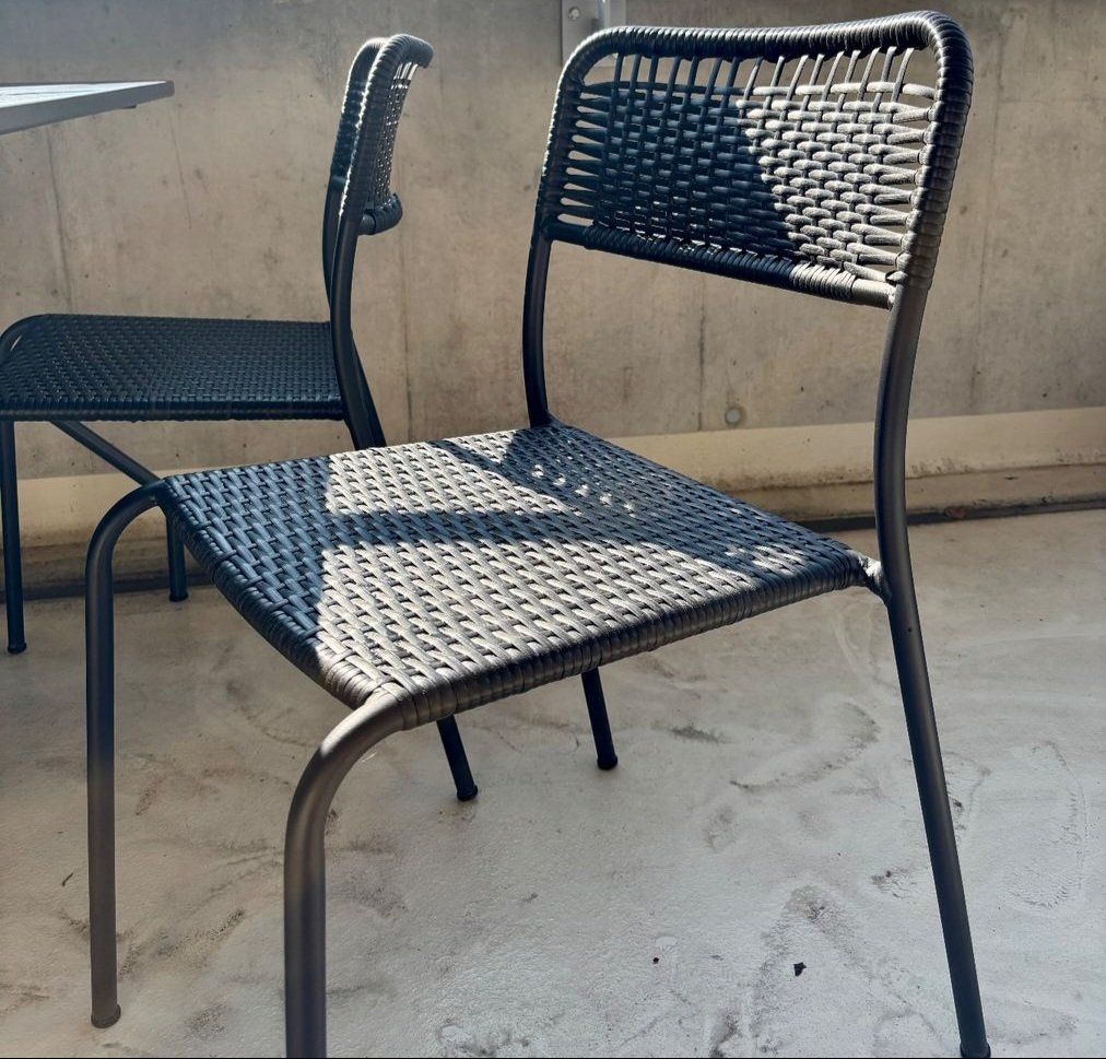 Set di tavolo e panche: Balkon tisch mit 2 sthul – Usato da basel venduto da oen25kze 2