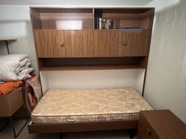 Schrank-Bett