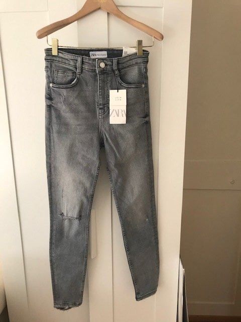Zara Jeans: Zara Jeans – Nuovo e nell'imballaggio originale da Zürich venduto da jujusi