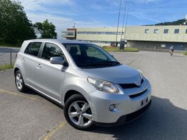 toyota urban.1.3L, Frisch mfk(17-06-26) 8 bereift ,107000km