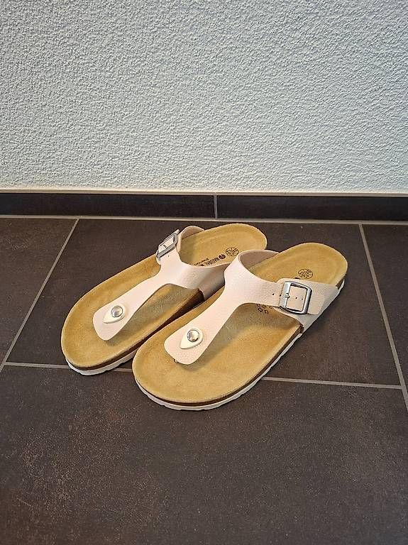Scarpe da donna: Nie getragene Sandalen Gr. 40  – Nuovo e nell'imballaggio originale da Einsiedeln venduto da AnikaG.