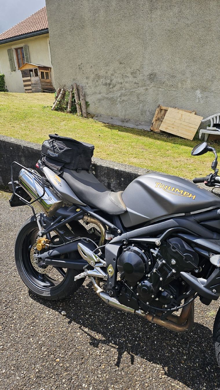 Strada: Triumph Street Triple 675 R – Usato da La Chaux-de-Fonds venduto da little_bubble 9