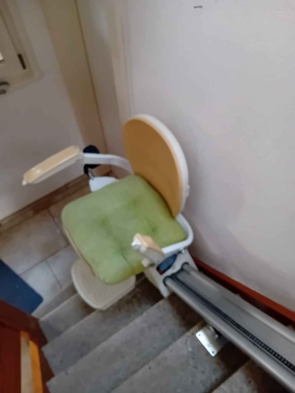 Scale: Treppenlift ACORN Superglide 130 – Usato da Gächlingen venduto da Forstag 6