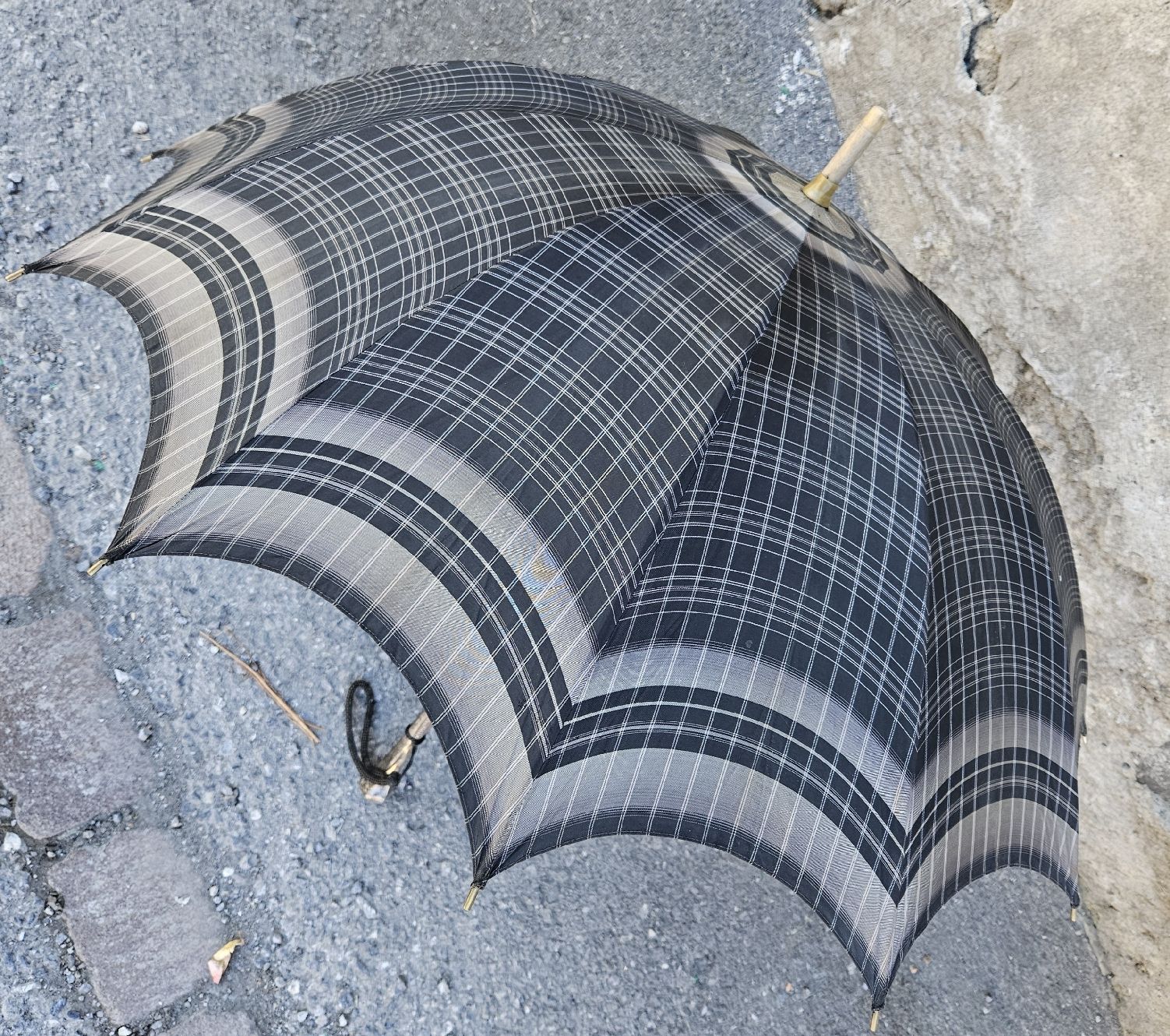 Ombrelli: Regenschirm antik – Usato da Haslen GL venduto da Sandra40