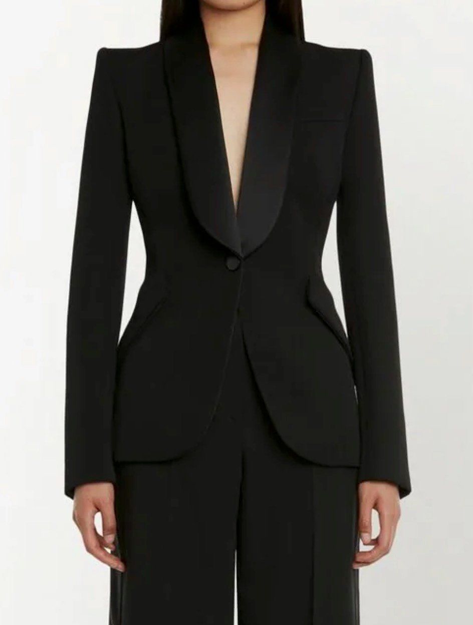 Alexander Mcqueen Jacken: Alexander McQueen Blazer Schwarz mit Satin-Revers, IT44/DE38 – Neu (gemäss Beschreibung) aus Arch von ZEITFELS 1
