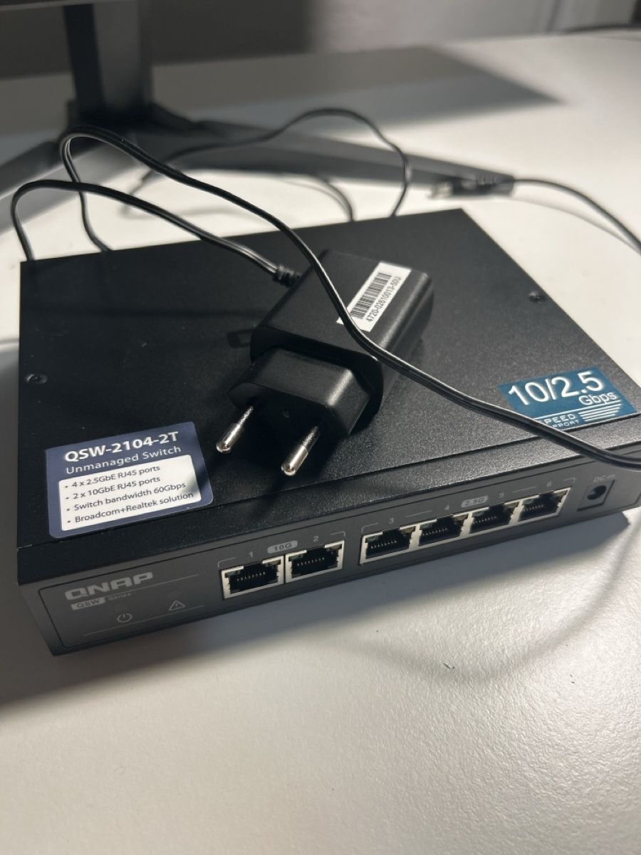 Qnap Modem & Router: QNAP QSW-2104-2T 10 Gbps Switch – Usato da Zürich venduto da red_g5s7
