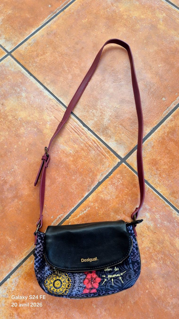 Autres vêtements & accessoires: Desigual. Sac bandoulière – D'occasion à Reconvilier par something4you 8