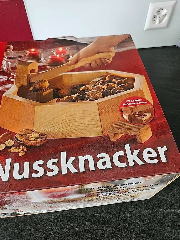 Articoli in legno: Nussknacker aus Holz – Usato da Dänikon ZH venduto da fantasia53 1