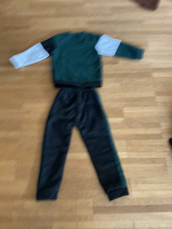 Anzüge: neuer Kindertrainer Gr.130 – Neu und originalverpackt aus Wildhaus von Yoursports