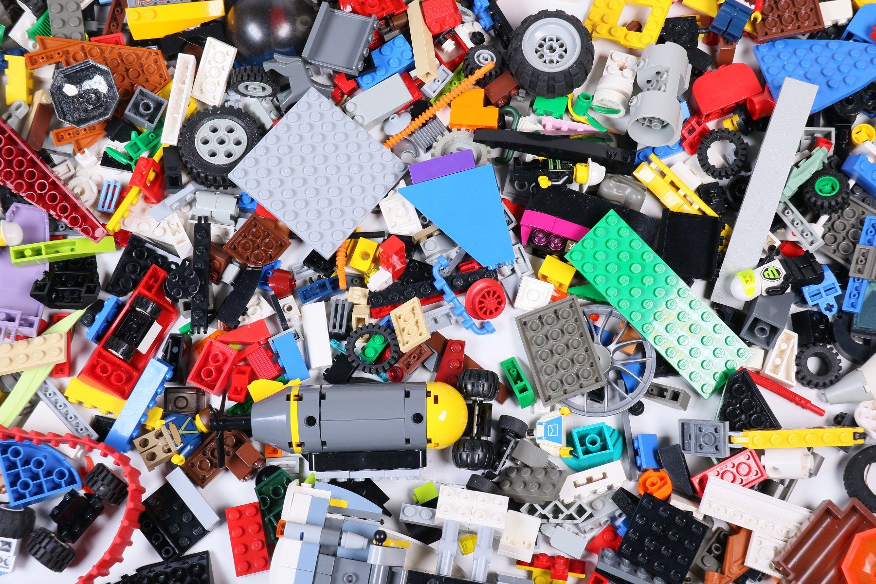 Lego Baukästen: 1.5 kg. Legoteile mit Minifiguren – Gebraucht aus Hettlingen von Scholi99 1