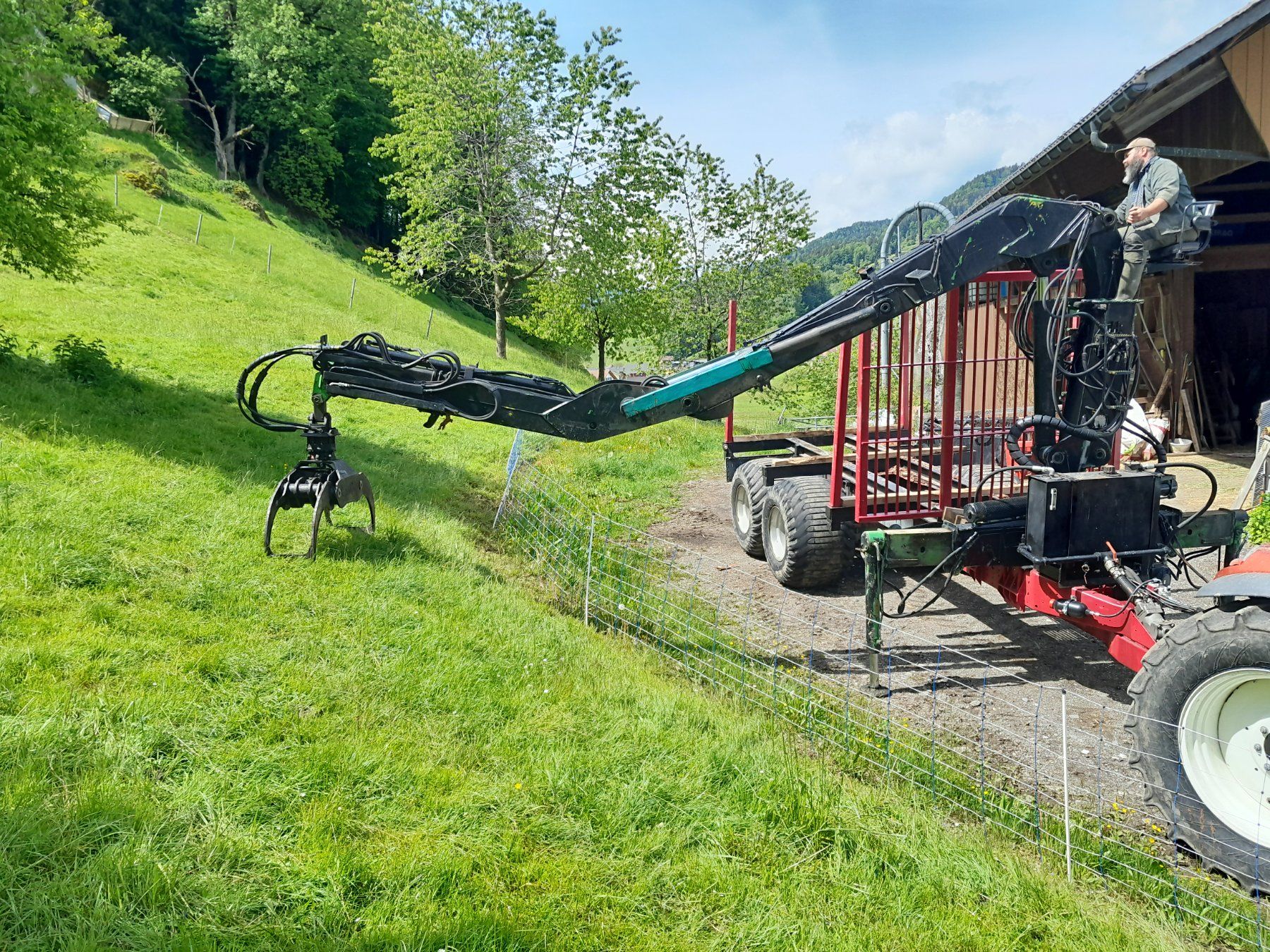 Rimorchi: Forstanhänger mit forstkran fiskars – Usato da Sattel venduto da luawiba 4