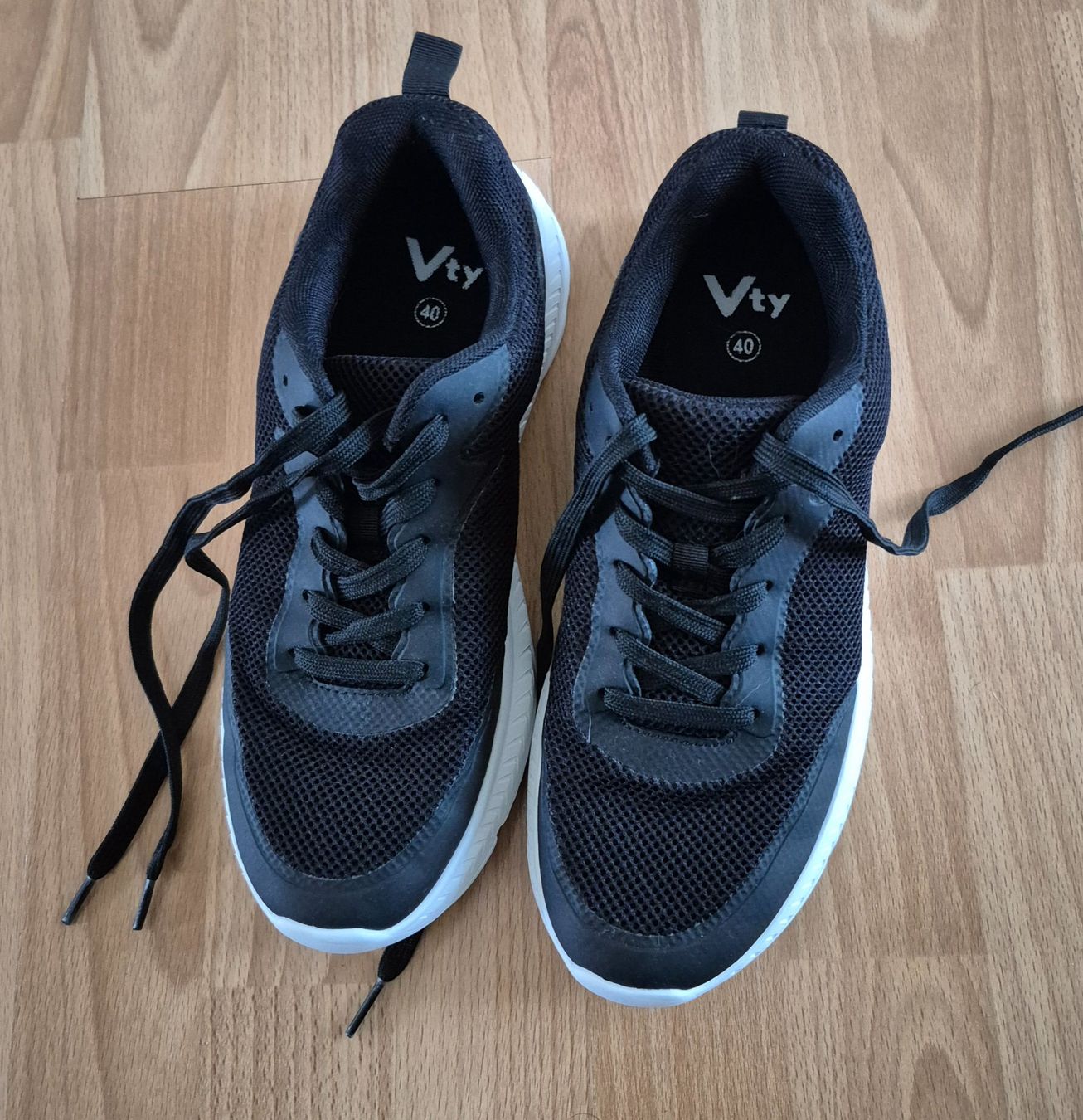 Scarpe da donna: Sneakers Gr.40 – Usato da Samstagern venduto da 79mace21