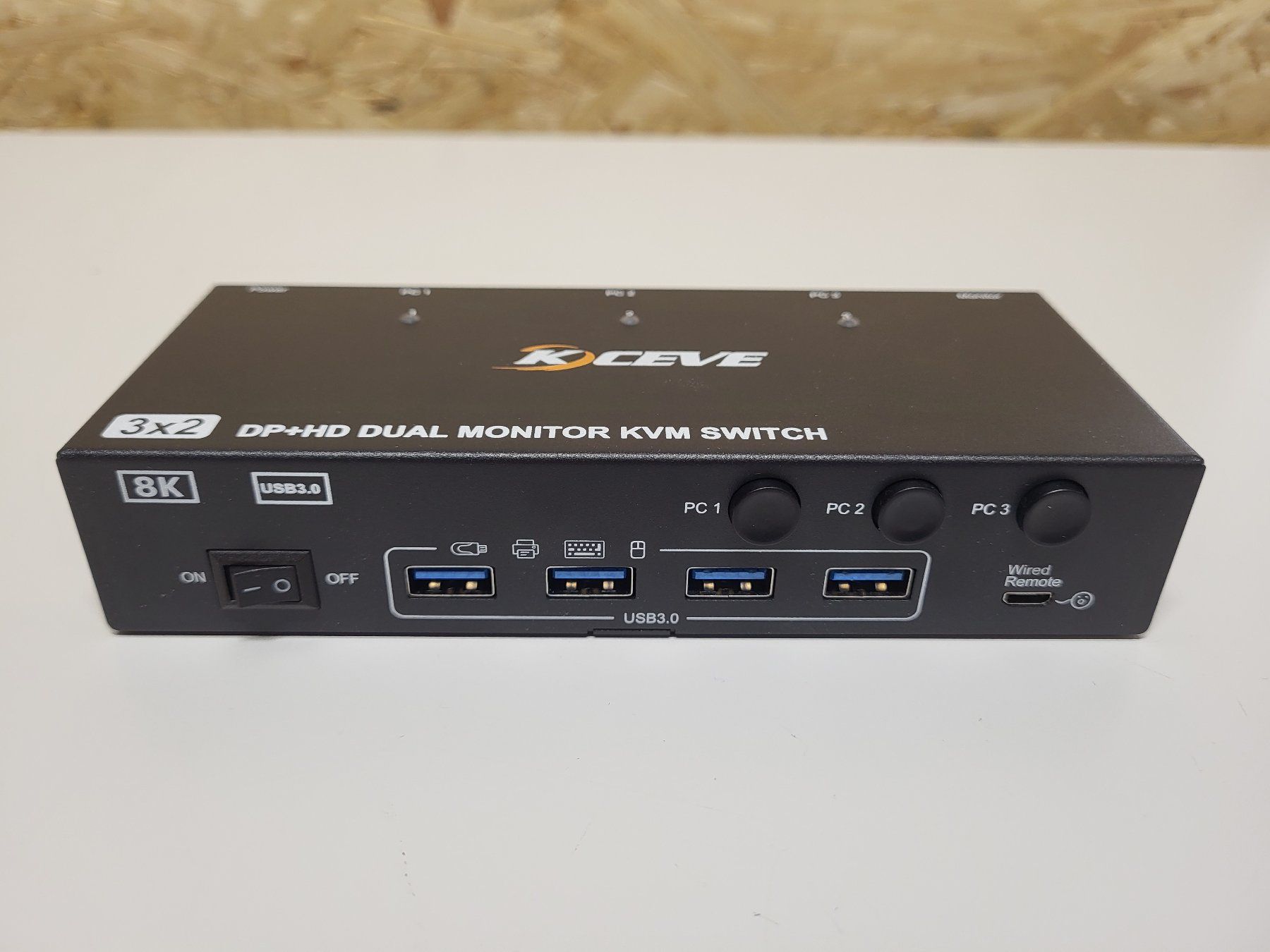 Hubs & Switches: 3-PC KVM-Switch (Modell KC-KVM302DH) – Gebraucht aus Brügg BE von POU-BELLE 3