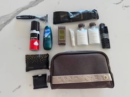 Neu Emirates Bvlgari Kosmetiktasche mit Inhalt Parfum 5ml