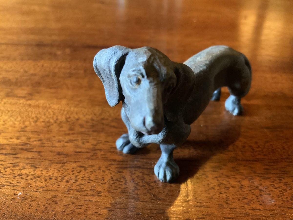Figurines: Antike Biedermeier Brienzer Schnitzerei Dackel Dachshund – D'occasion à Dürnten par swissgart 1