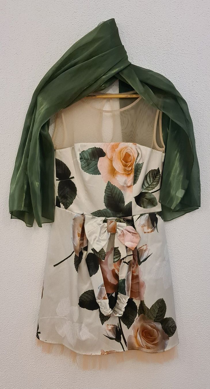 Kleider: Kleid Rosenmuster – Gebraucht aus Ruswil von DNAB 2