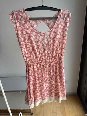 Sommerliches Blumenkleid mit Rückenausschnitt, Gr. S