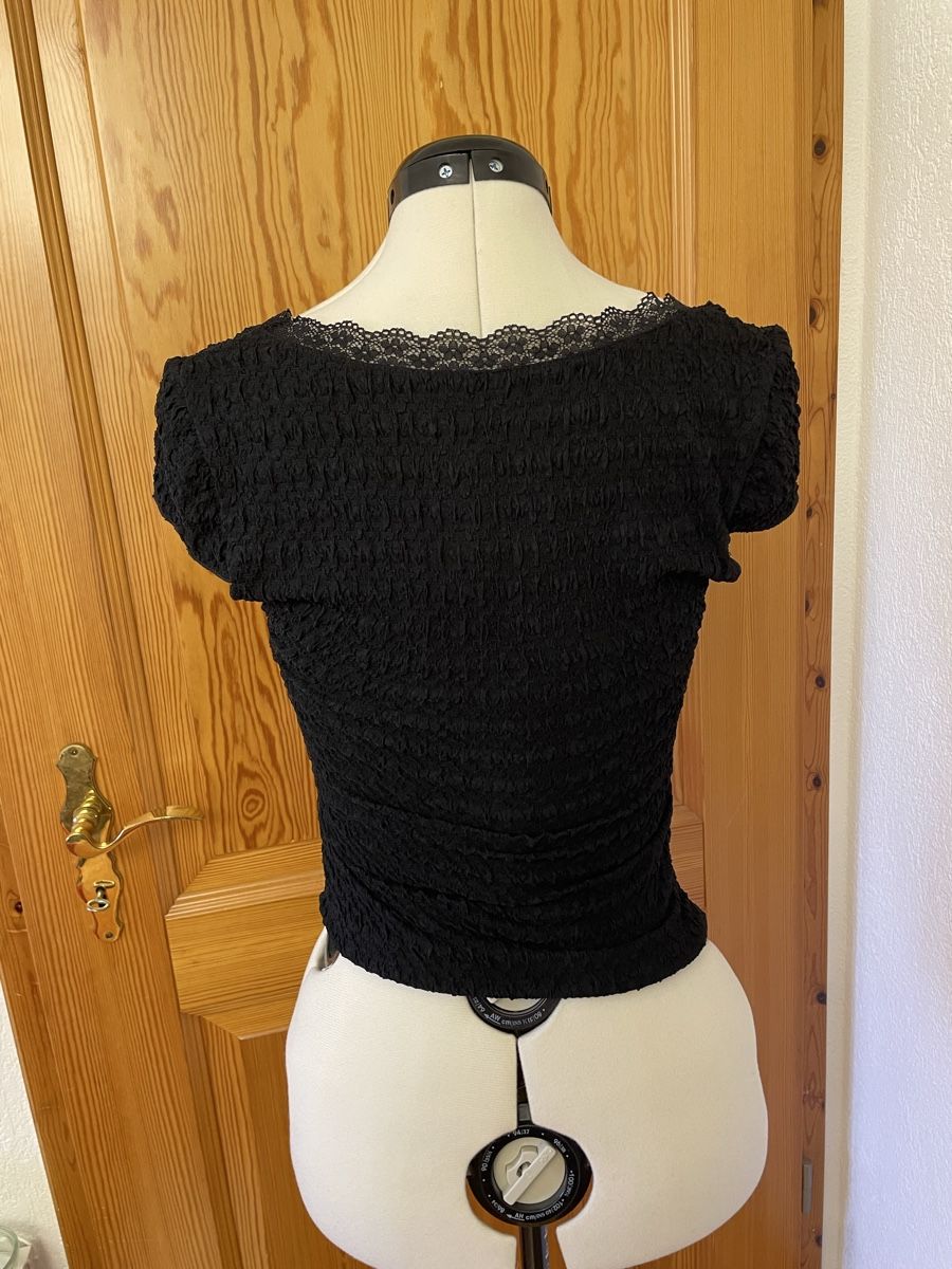 Top: Schwarzes Oberteil mit Spitze, Grösse XS – Nuovo (secondo la descrizione) da Dittingen venduto da nje_9nlt 3