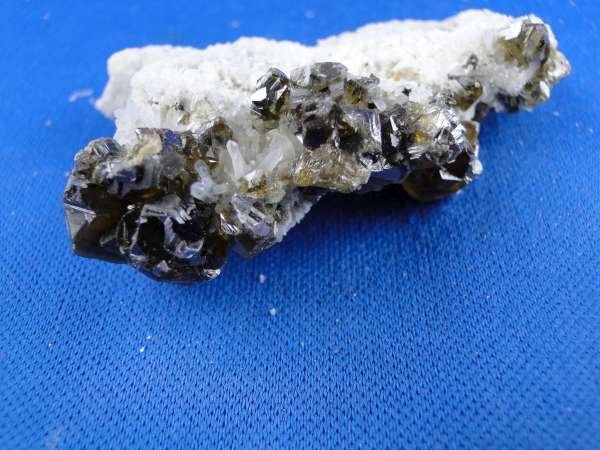 Mineralien & Heilsteine: Sphalerit var. Cleiophan auf Quarz-Matrix – Gebraucht aus Schinznach Bad von Demerald 2