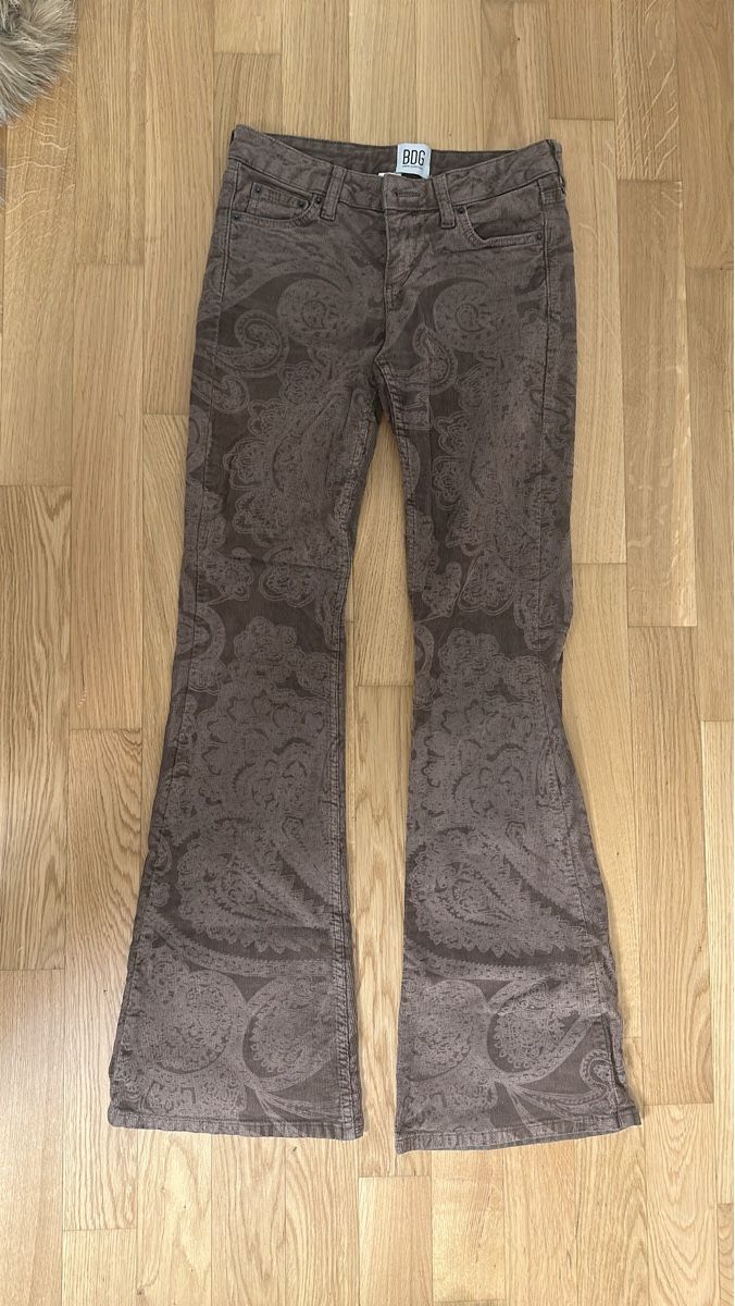 Urban Outfitters Pantaloni: Damen Schlaghose mit Paisley – Usato da Neuenegg venduto da kar_smg9