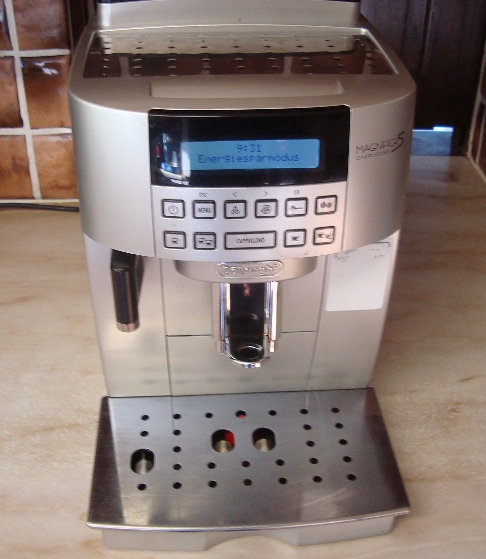 De'Longhi Kaffeemaschinen & Espressomaschinen: Delonghi ECAM22.360 Kaffeevollautomat – Gebraucht aus Jona von Moster01