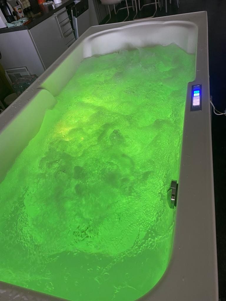 Vasche da bagno: Whirlpool Badewanne mit Luft und Wassersystem – Nuovo (secondo la descrizione) da Laupen BE venduto da HRSTHS 3