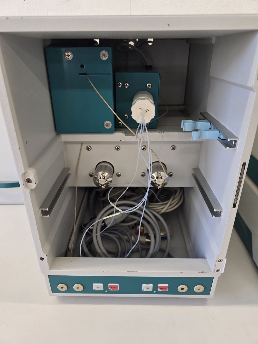 Tutte le macchine: 732 IC Detector, 753 Suppressor Module und 733 IC Separation – Usato da Niederdorf venduto da LeptonAG_Labor 7