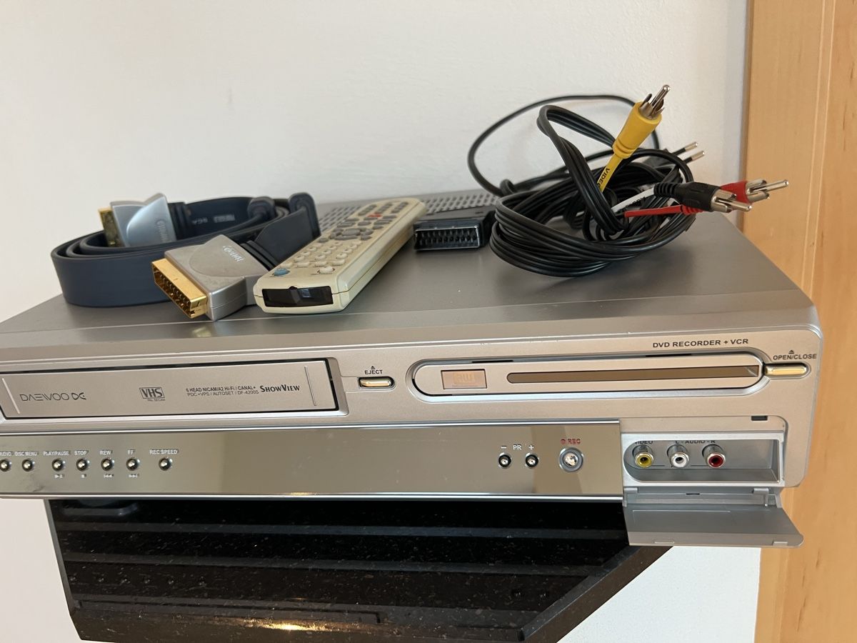 Daewoo Registratori: Daewoo DVD/VHS-Player, Silber, Inkl. Kabel – Usato da Schongau venduto da Retro_Shop 3