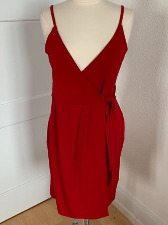 About you Damen Kleid in Gr. 38, Rot