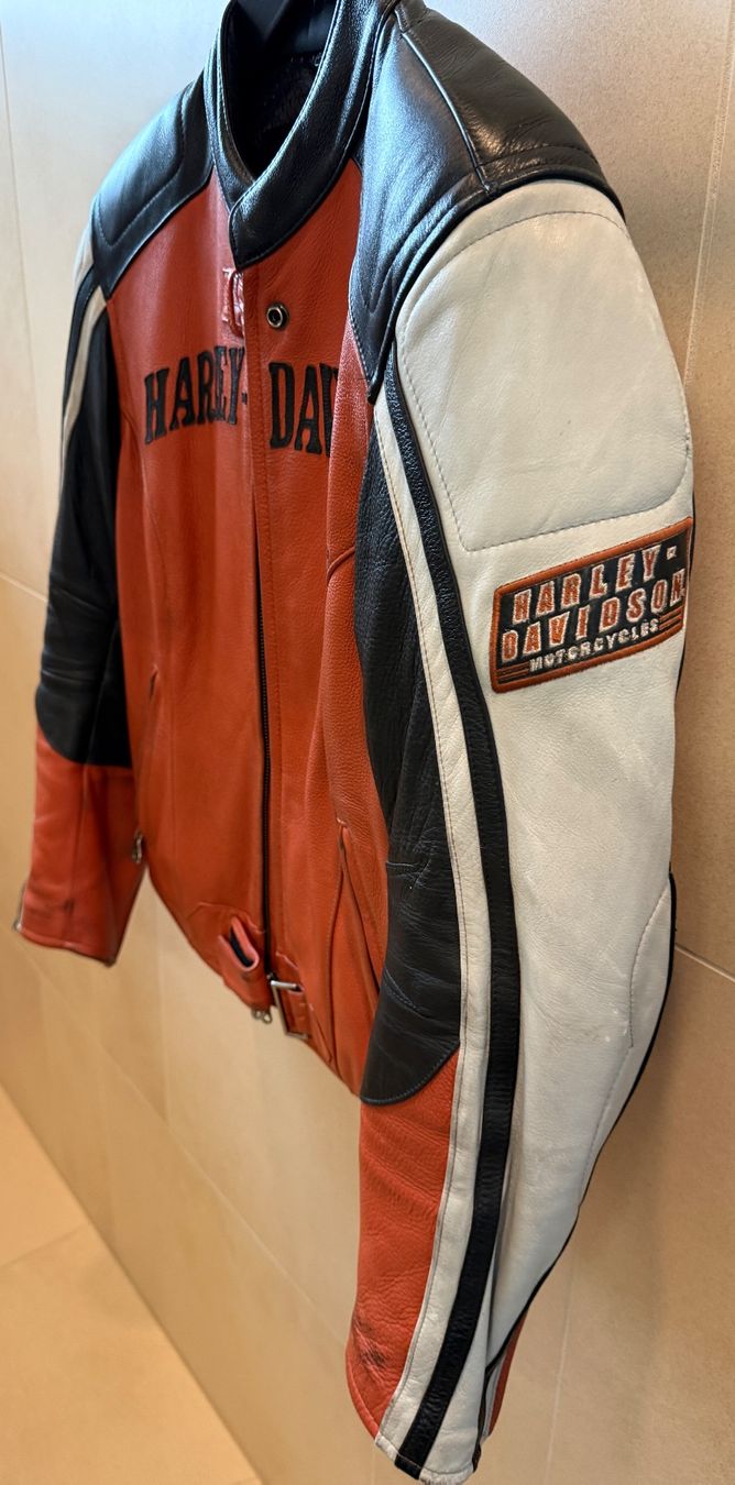 Harley-Davidson Jacken: Harley-Jacke, Damen, Grösse M – Gebraucht aus Steinhausen von Erwa1 2