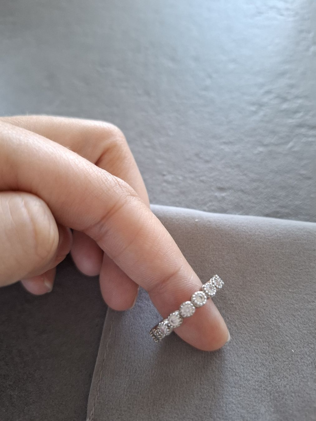 Anelli: Neuer Silberring mit Steinen. Ringgrösse: 56 – Nuovo (secondo la descrizione) da Gossau SG venduto da R6_5s7j 2