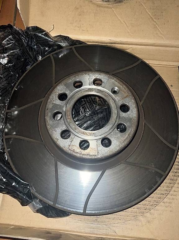 Toutes les pièces auto: BREMBO Max Vorderachse Bremsscheiben – D'occasion à Luzern par claiudiu 1