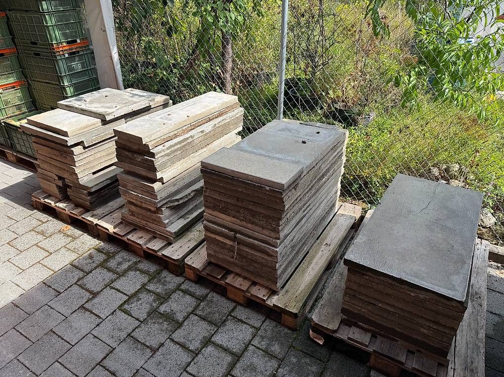 Bodenbeläge: Gartenplatten gebraucht  – Gebraucht aus Gampelen von Schreiner2