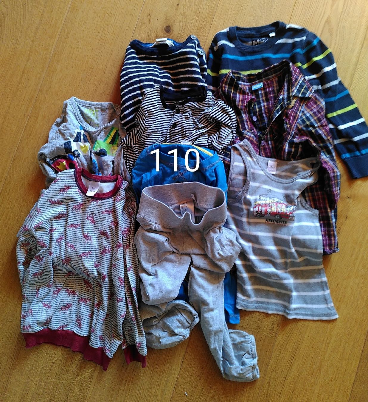 Lotti & Set di vestiti: 14-teiliges Kleiderpaket 104/110 – Usato da Winterthur venduto da DieEbis 1