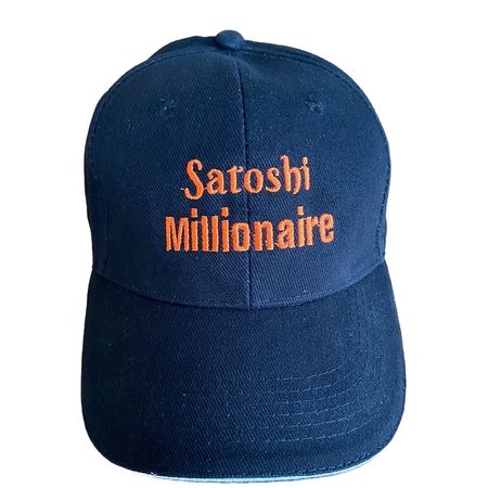 Satoshi Millionaire Kappe mit (Stickerei) Bio-Baumwolle.