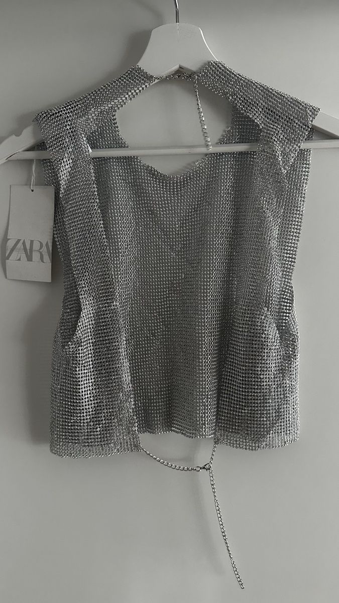 Zara Top: Zara Silver Sequin Top, Size M - New with Tags – Nuovo e nell'imballaggio originale da Luzern venduto da ida_hv2y 1