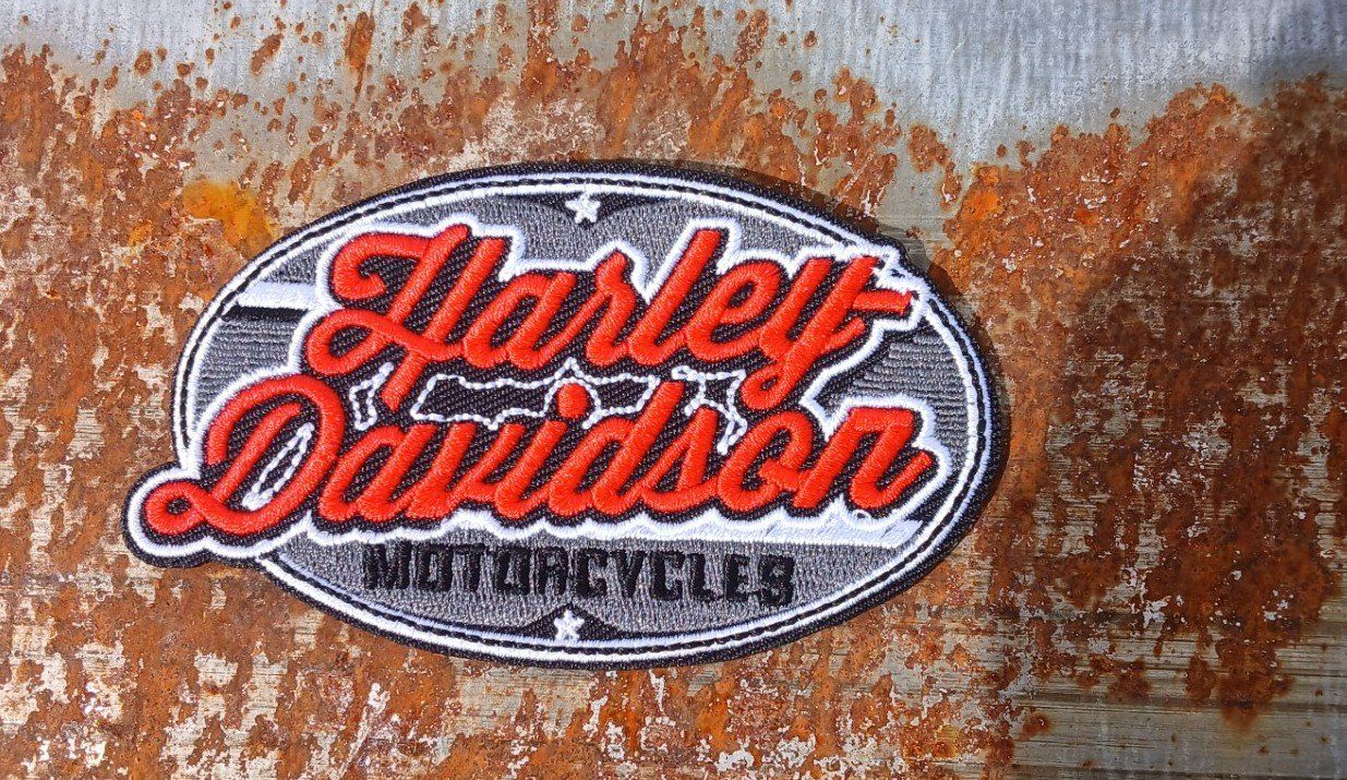 Harley-Davidson Toppe: Écusson Harley-Davidson Motorcycles - M053 – Nuovo e nell'imballaggio originale da Allens venduto da MADE.IN.ROCK.N.ROLL 1