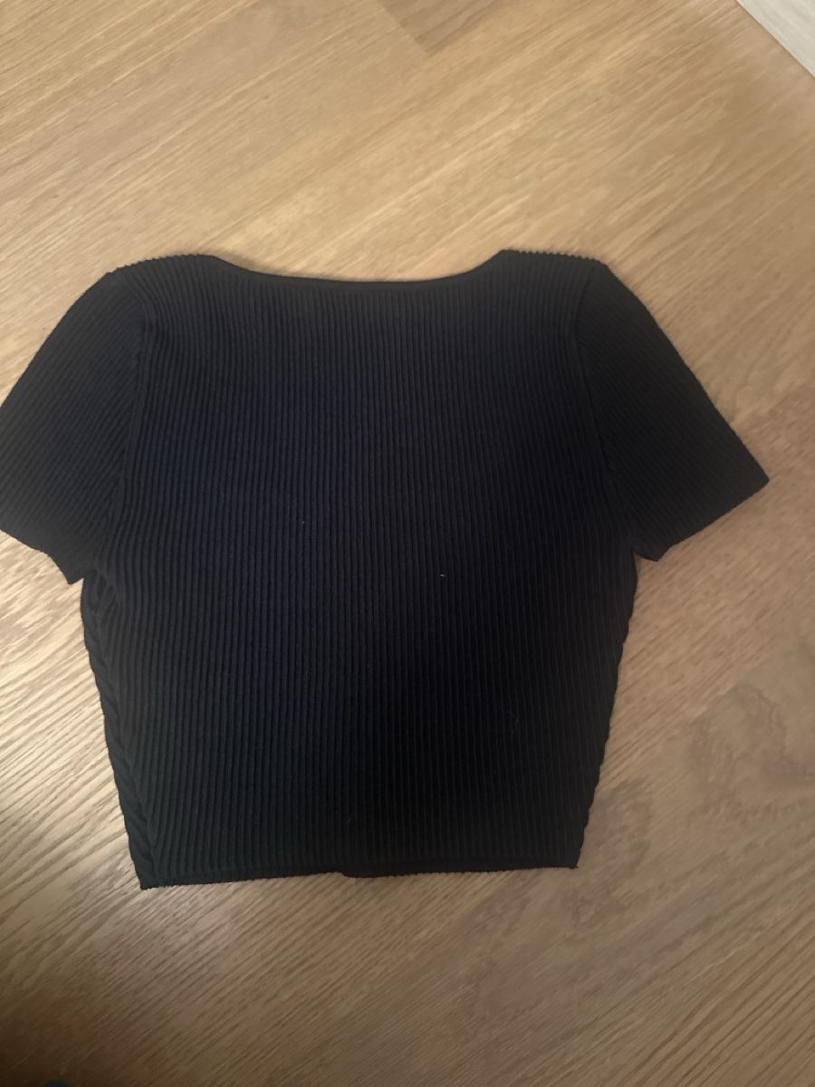 Aritzia Top: Aritiza short-sleeve top  – Nuovo (secondo la descrizione) da Binningen venduto da mar_nz5s 2