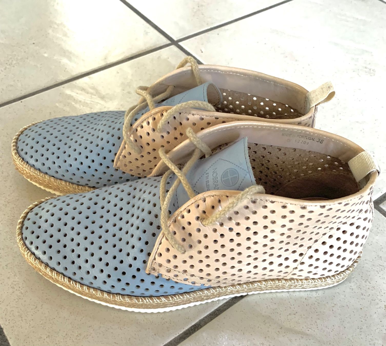 Scarpe da donna: NOBRAND ECLIPSE - Sportlicher Schnürer hellblau/rosa Gr. 38 – Usato da Sursee venduto da escape62