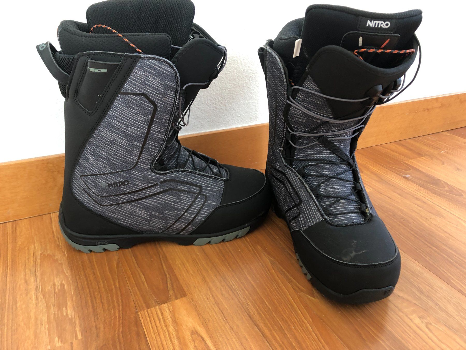 Snowboard Nitro Scarpe da uomo: Nitro Snowboard Boots, Gr. 29, 1x benutzt – Nuovo (secondo la descrizione) da Versoix venduto da santazurich