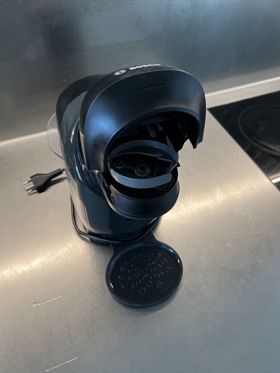 Bosch Kaffeemaschinen & Espressomaschinen: Bosch Tassimo coffee machine +2x reusable coffee pods – Gebraucht aus Zürich von Mariia_burlachenko 7