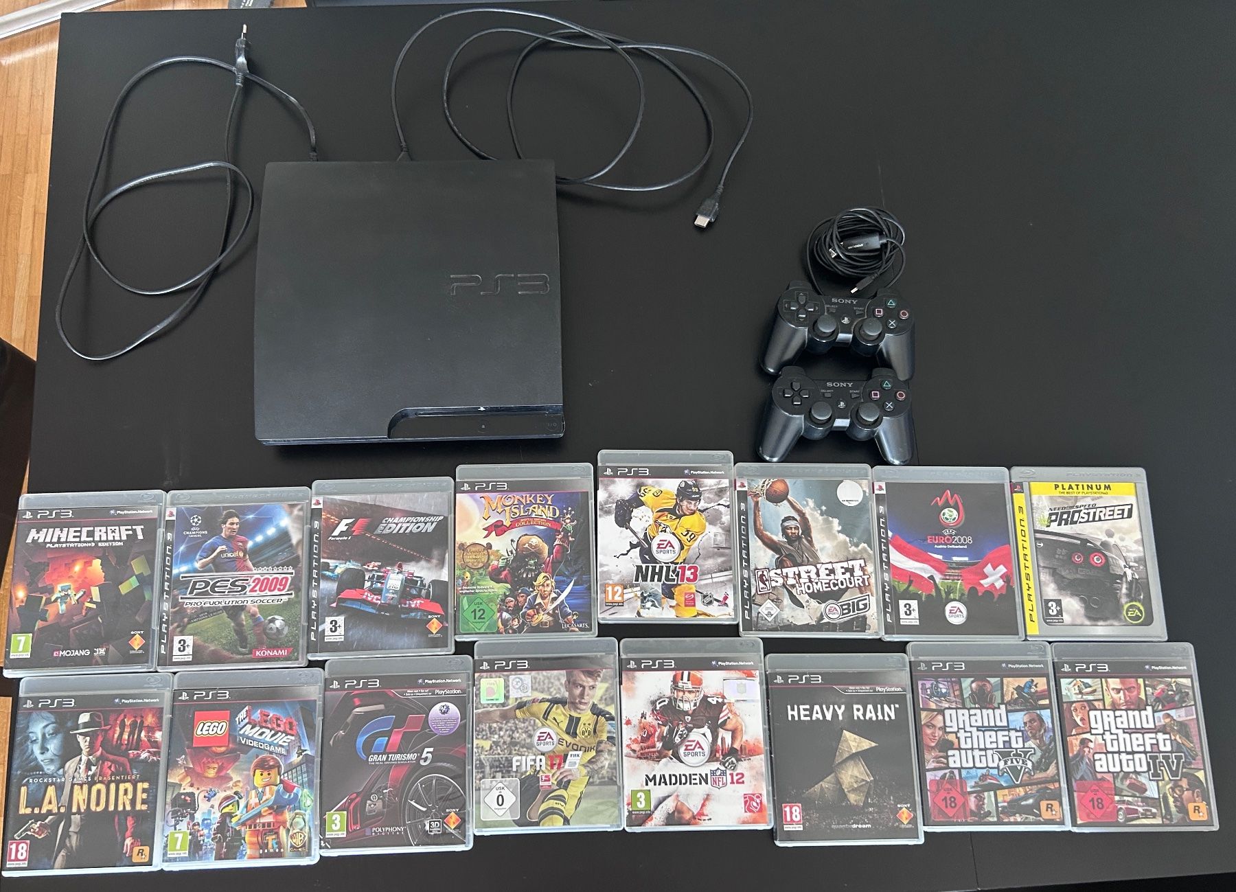 Sony Consoles: PS3 Konsole plus 2 Controller und diverse Spiele – D'occasion à Emmenbrücke par Ela123