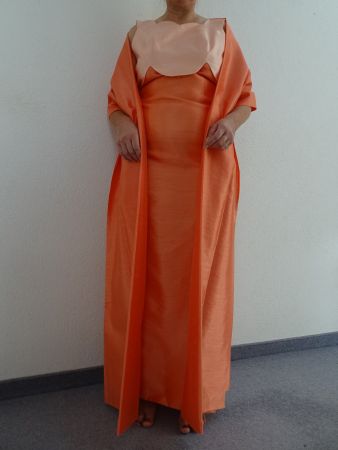Lachsfarbenes Abendkleid