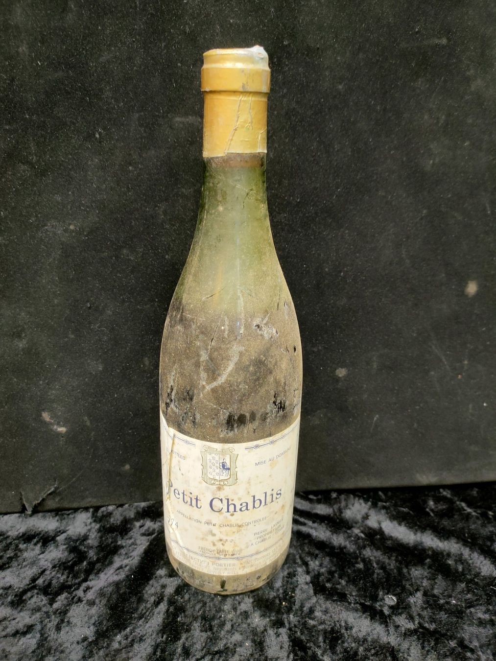 Vino: PETIT CHABLIS 1974 – Nuovo (secondo la descrizione) da Genève venduto da Leboucheoreilles