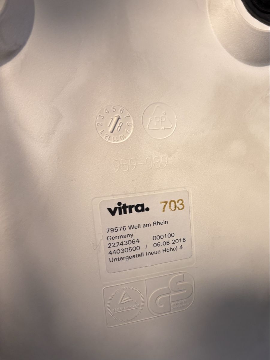 Vitra Chaises: Eames Plastic Side Chair von Vitra – D'occasion à Bern par AnniSa82 1