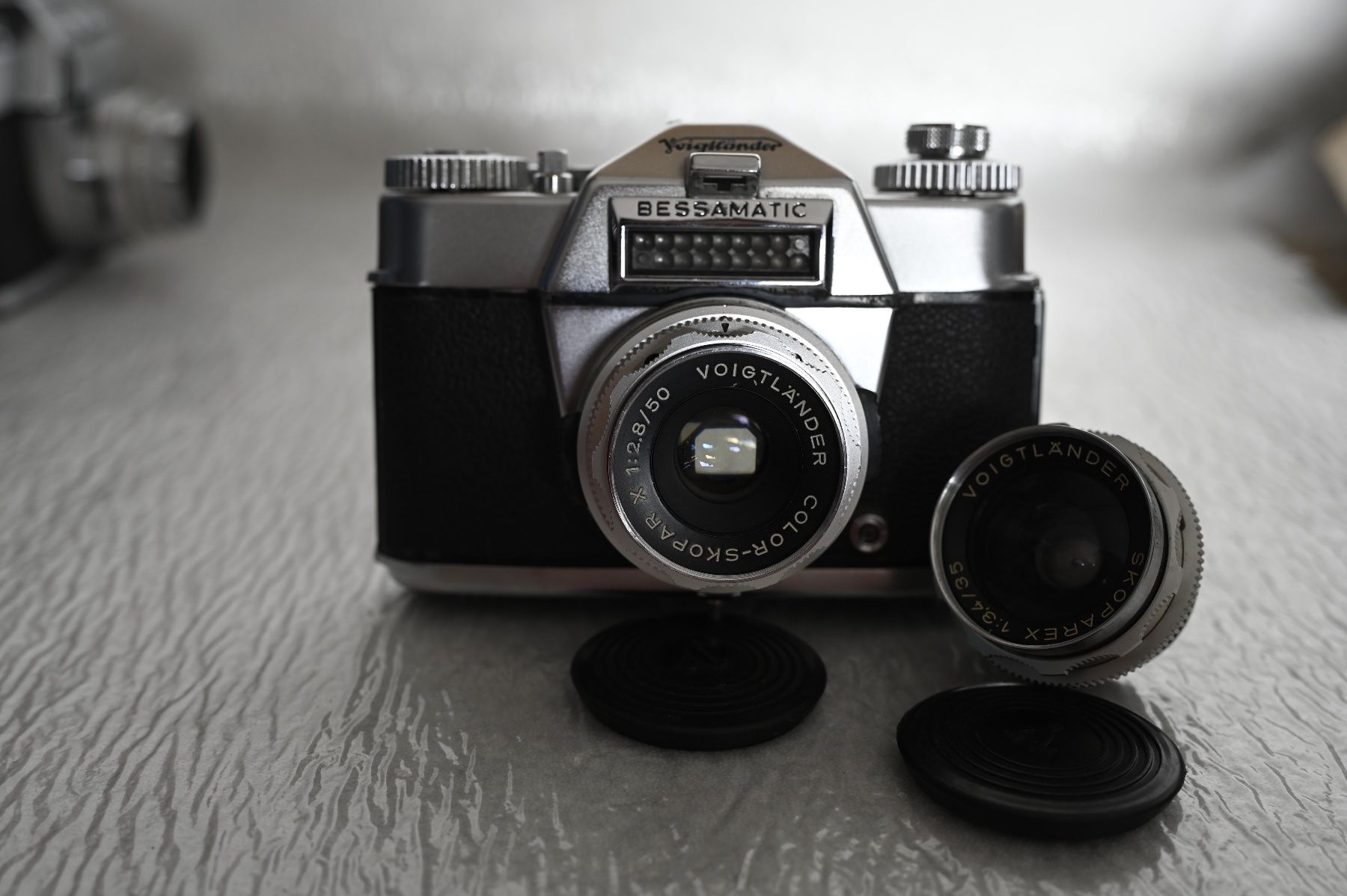 Voigtländer Fotocamera: Voigtlander Bessamatic 50mm f2.8 – Usato da Prévonloup venduto da NOKIN.PH